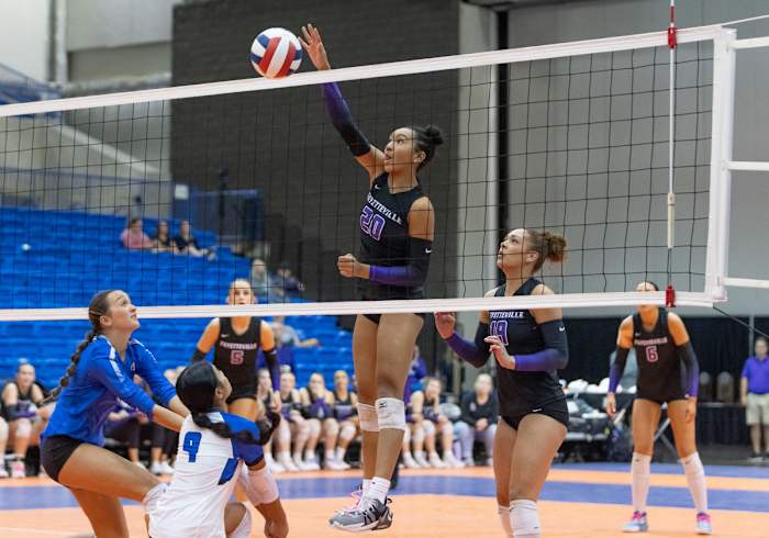 Fayetteville-Conway Volleyball Final__00079